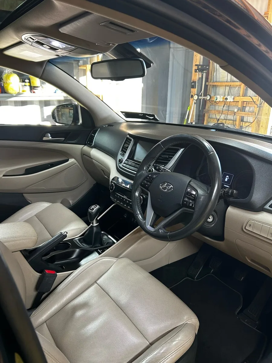 Hyundai Tuson High Spec Premium Exclusive - Image 4
