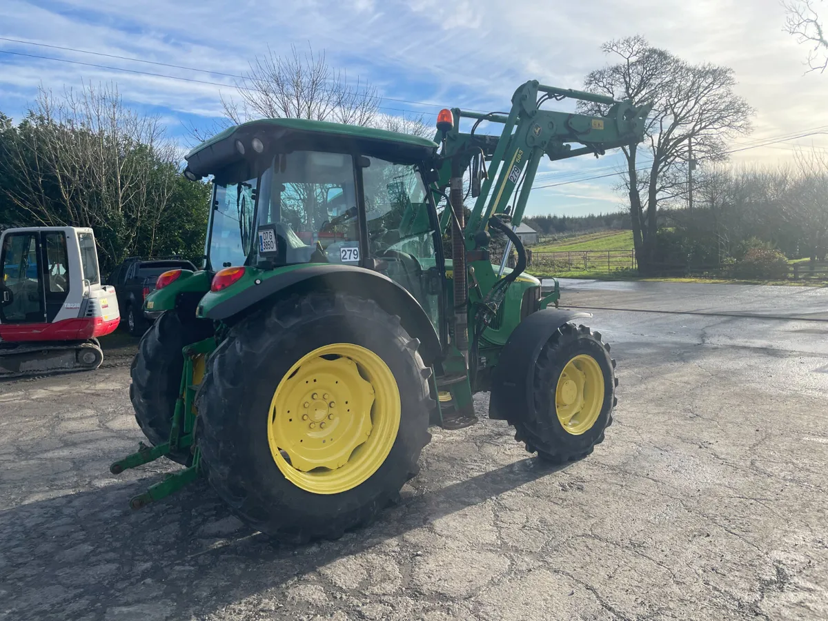 John Deere 5820 - Image 1