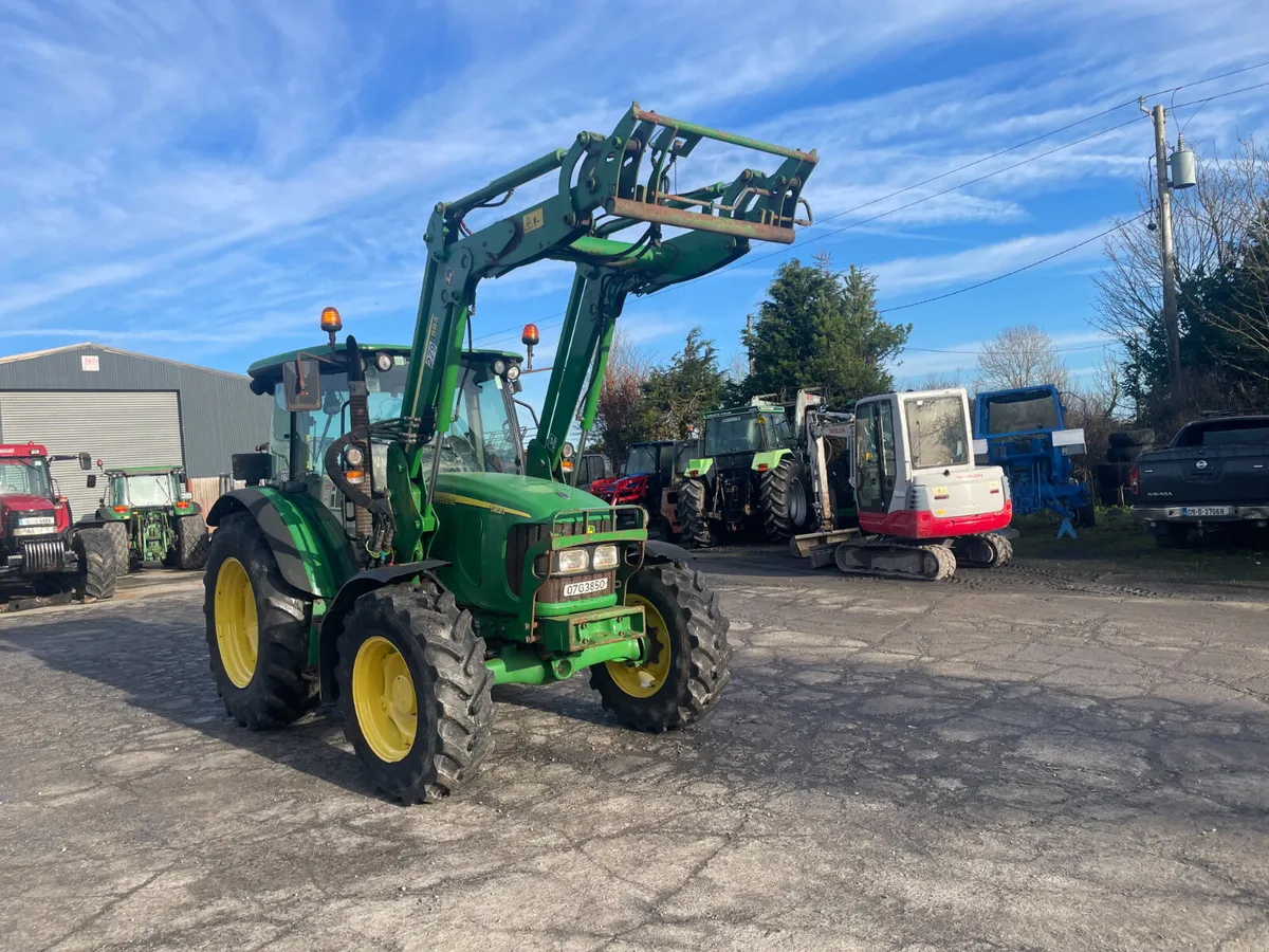 John Deere 5820 - Image 2