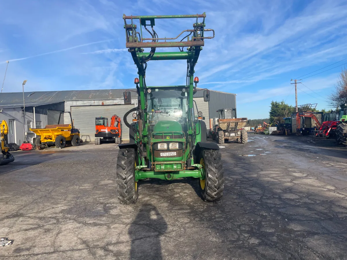 John Deere 5820 - Image 3