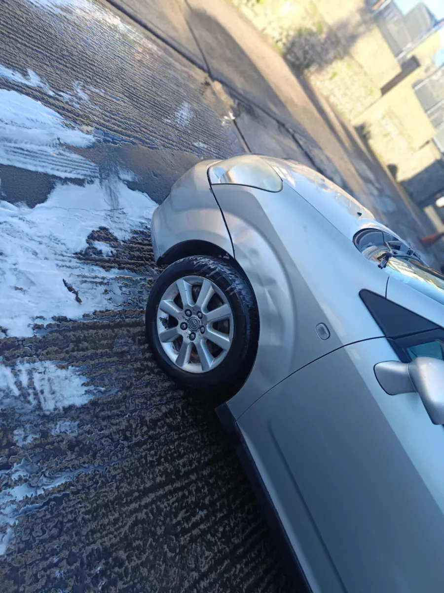 Toyota Corolla 2007 1.6petrol 7 seats - Image 4