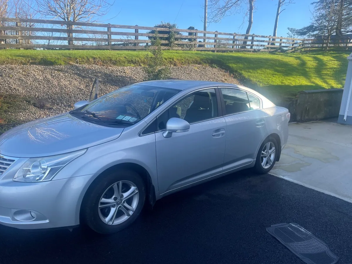 Toyota Avensis 2010 - Image 2