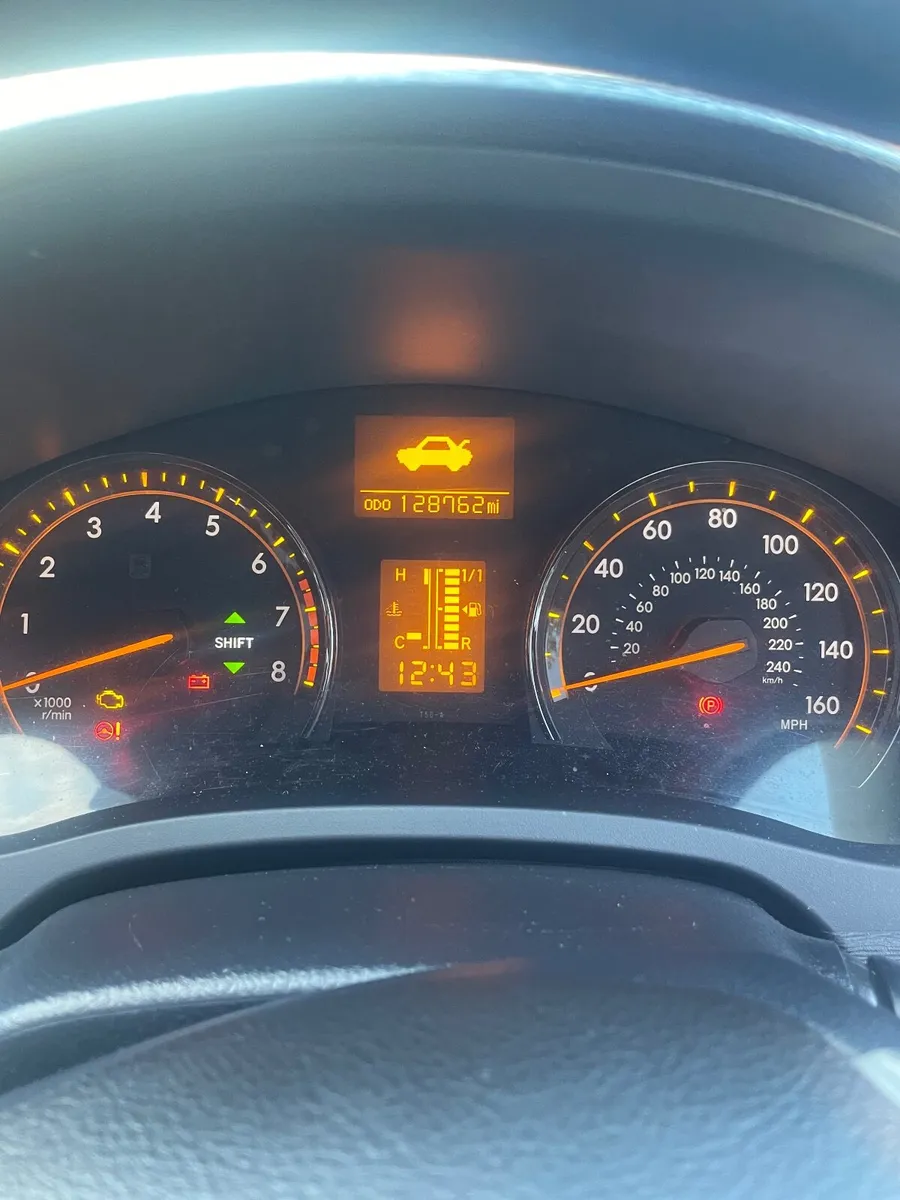 Toyota Avensis 2010 - Image 4