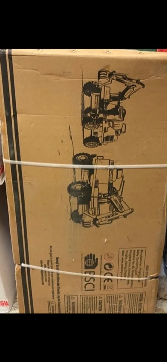 Ride on Volvo digger - Image 2