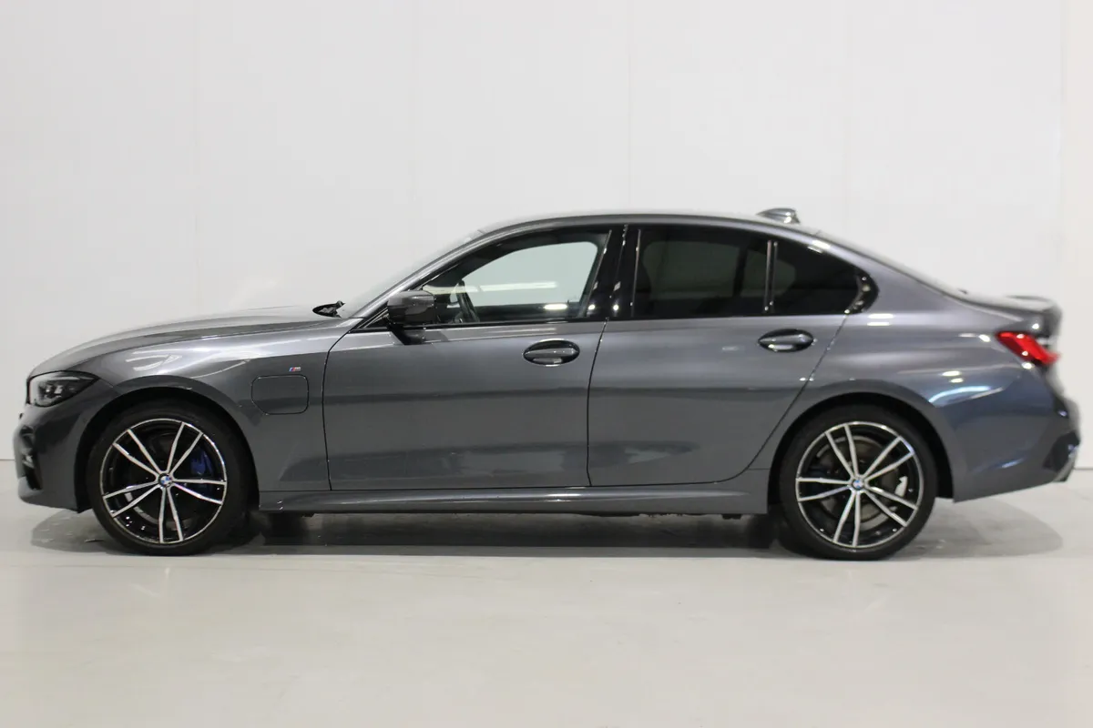 BMW 3-Series 2021 - Image 4