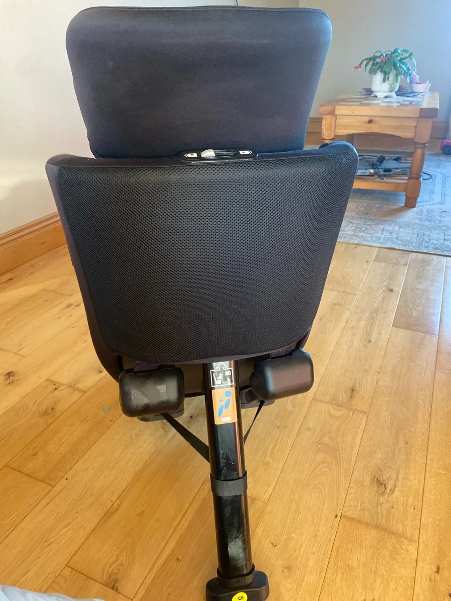 Car Seat - Image 3