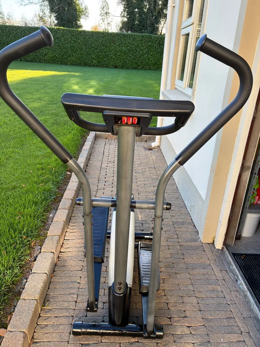 Cross Trainer - Image 2