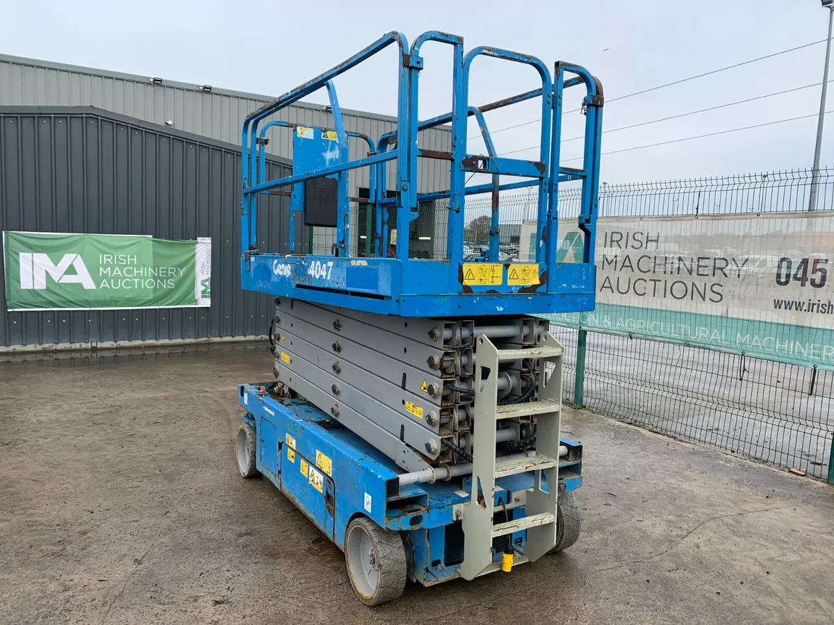 2012 GENIE GS-4047 ELECTRIC SCISSORS LIFT - NAAS - Image 3