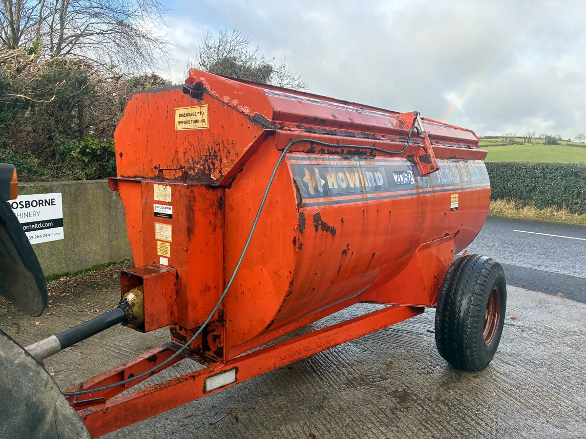 Howard 2052 Manure Spreader - Image 1