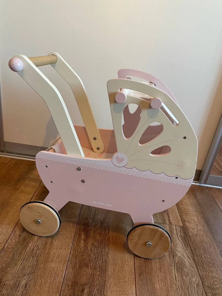 Le Toy Van Retro Wooden Doll Pram - Image 2