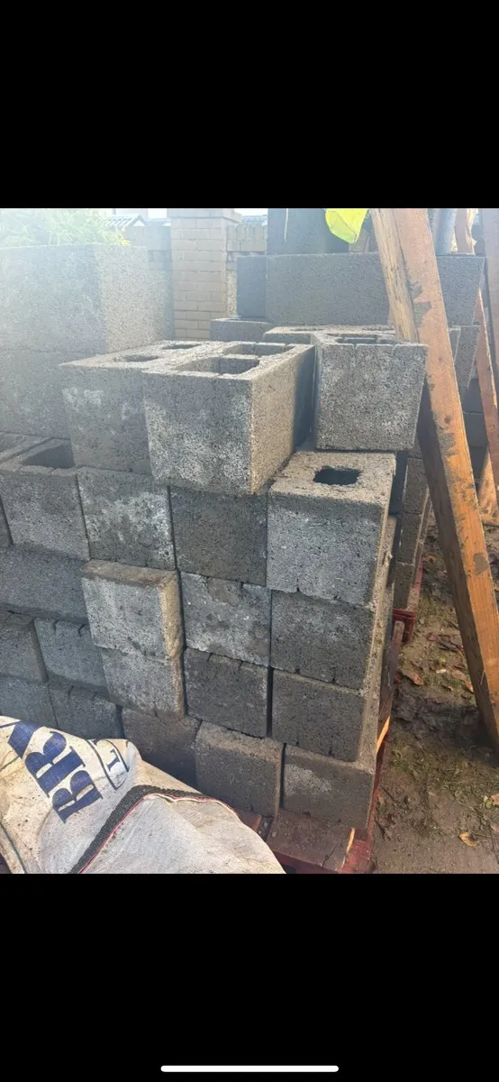 150 Cavity Blocks with half tonne  sand - Image 3
