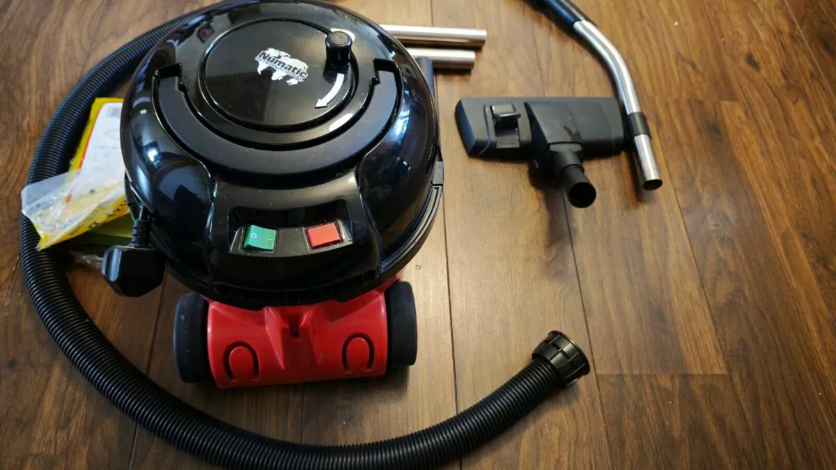 Henry 200 Vacuum Excellent Condition with 5 bags - Image 2