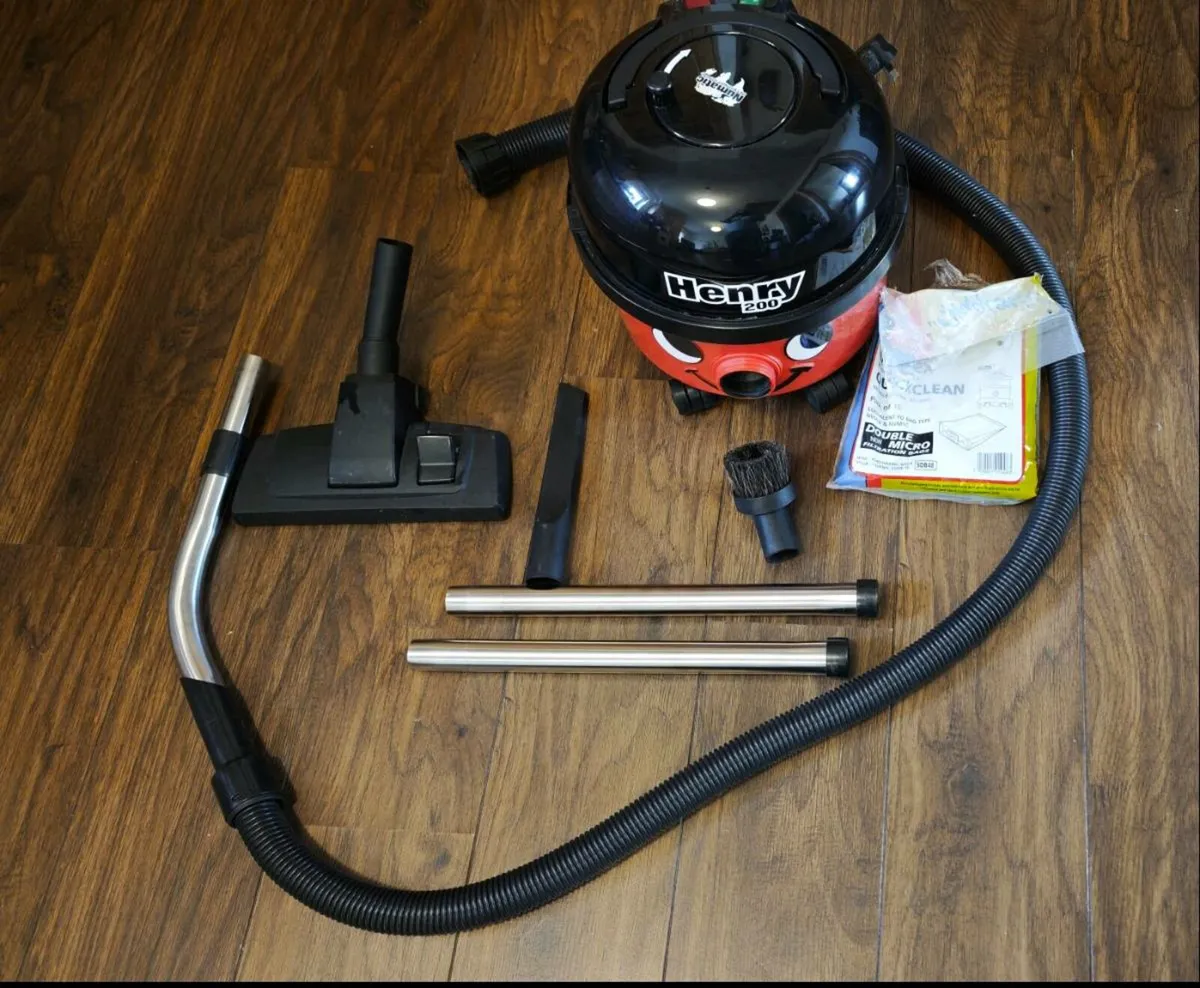 Henry 200 Vacuum Excellent Condition with 5 bags - Image 4