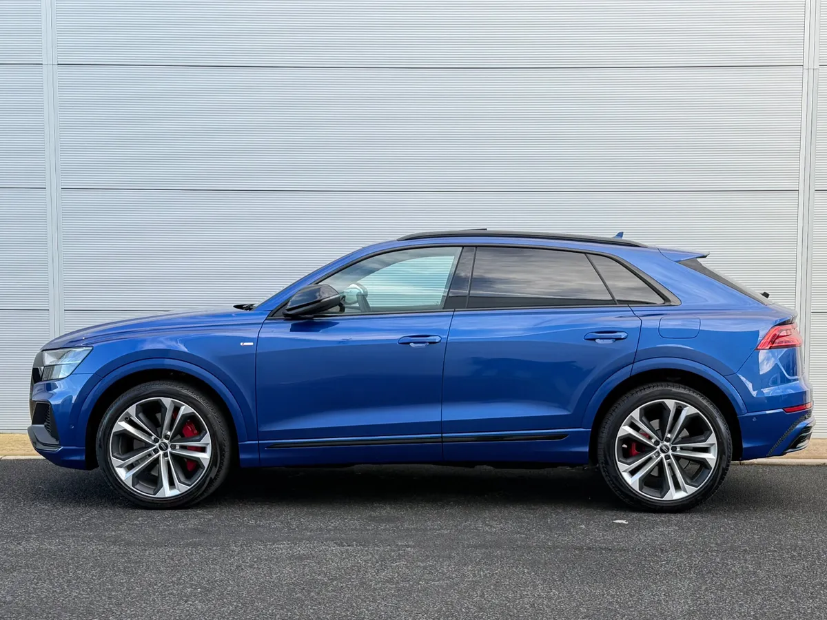 232 Audi Q8 60 TFSI e Competition - Image 3
