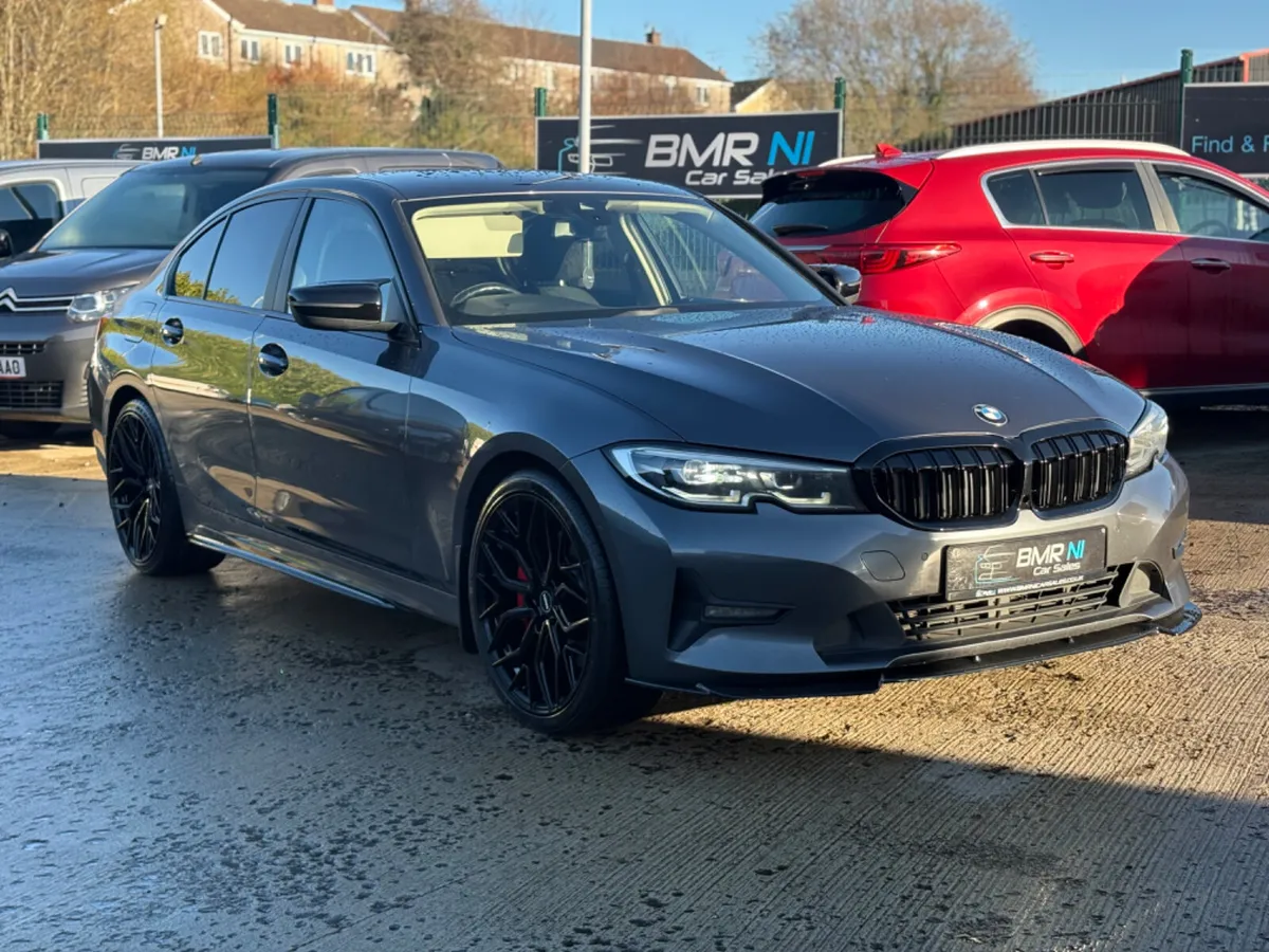 2019 BMW 330 AUTO HYBRID - Image 3