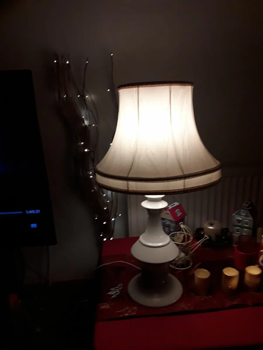 Lovely porcelain vintage table lamp - Image 1
