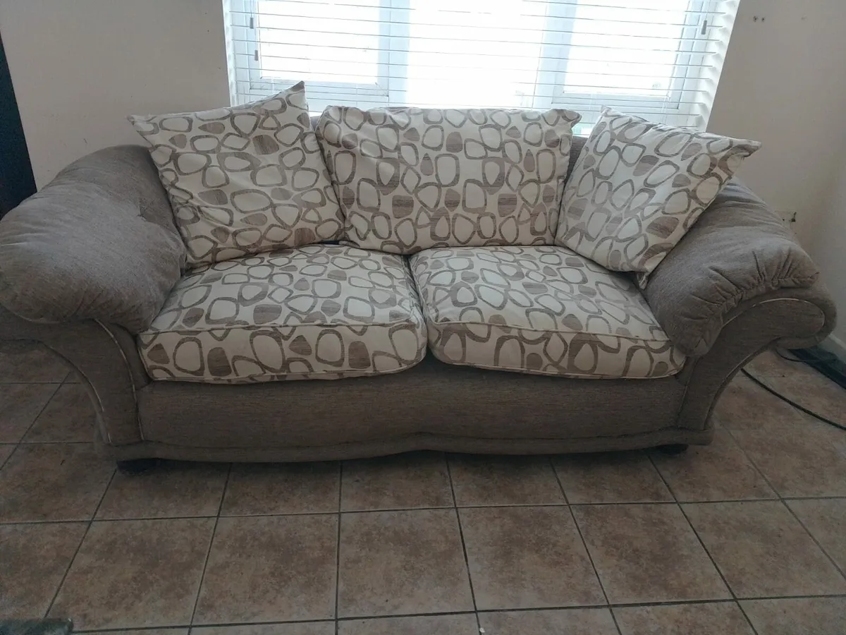 ✅ BEAUTIFUL FURNITURE SET ✅ - Image 1