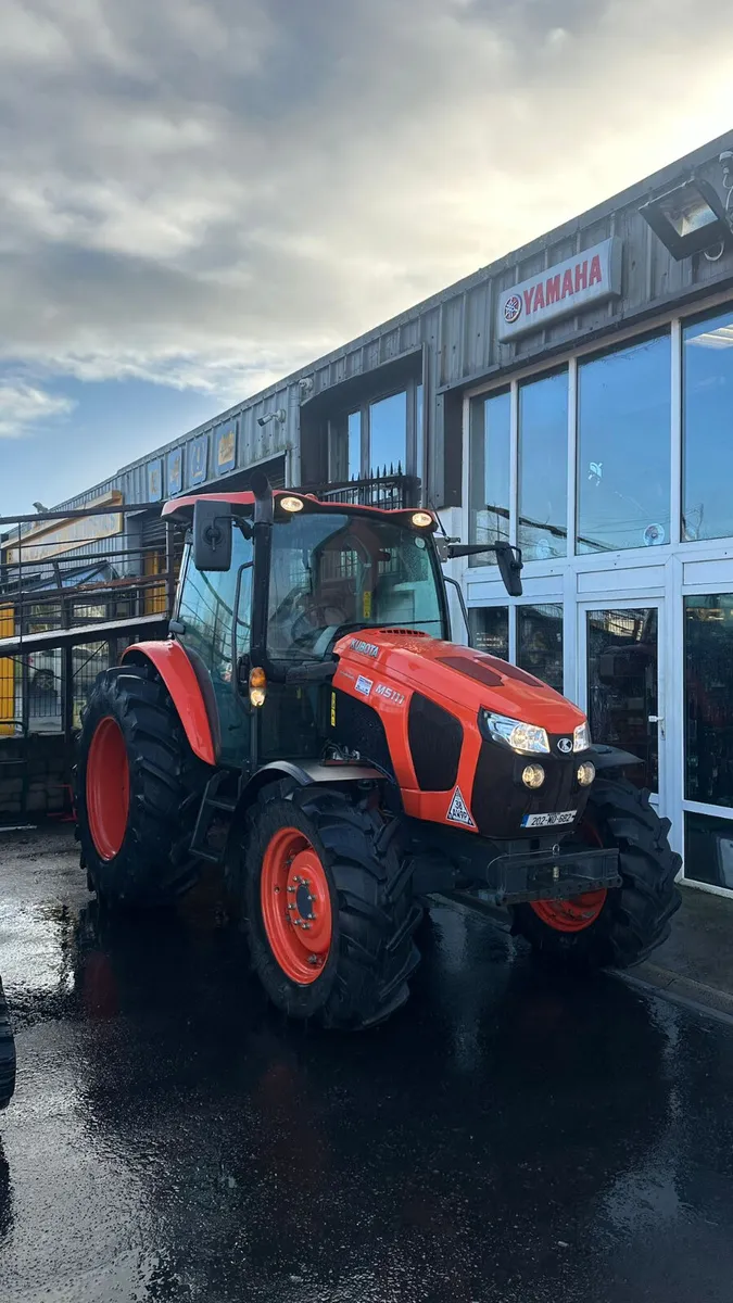 KUBOTA M5112 tractor - Image 1