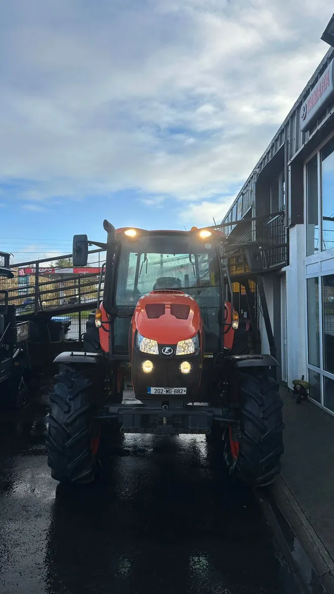 KUBOTA M5112 tractor - Image 2