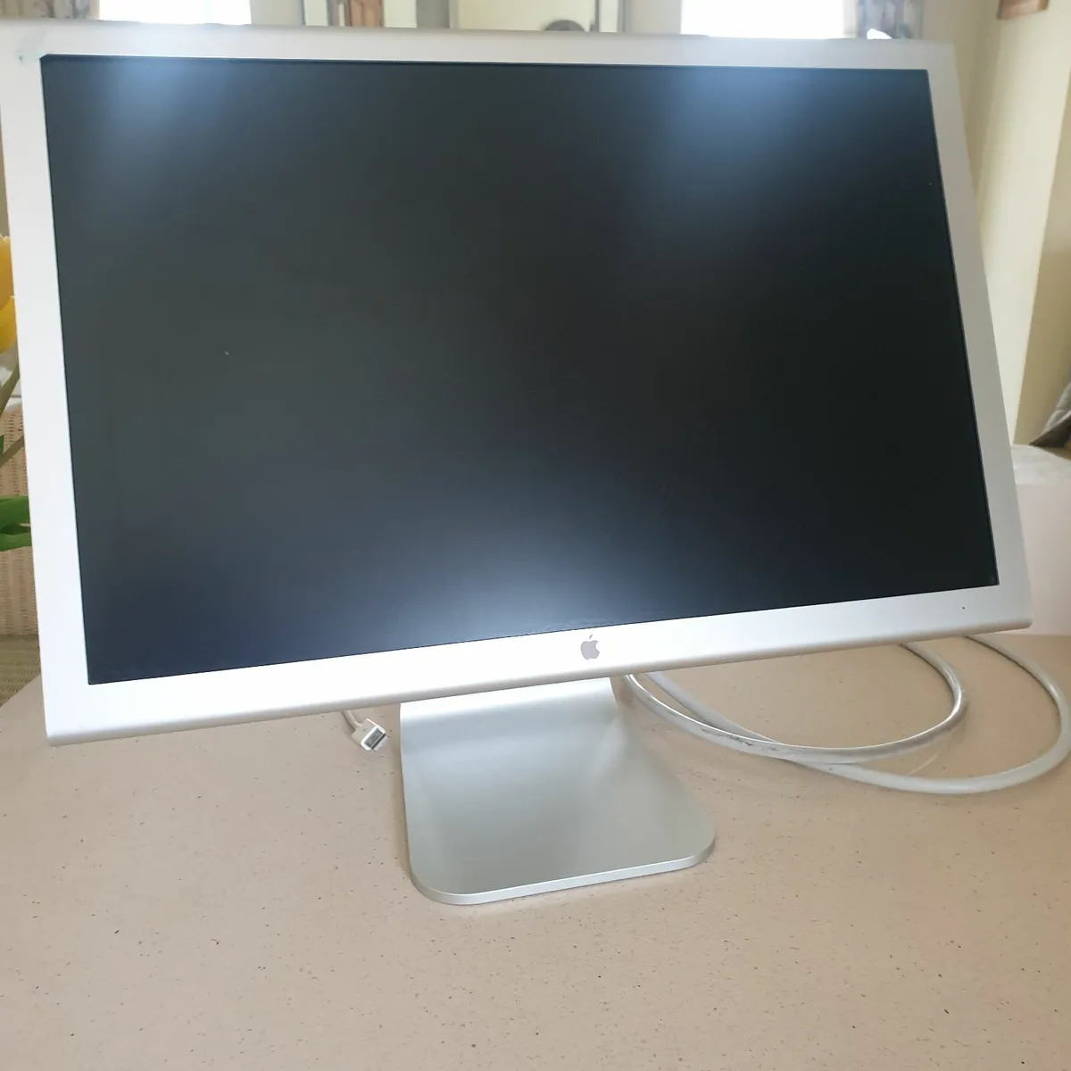 Apple Cinema Display (20” flat panel) - Image 2