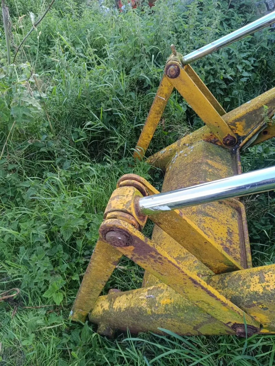 Loader of jcb 3 cx  1988 - Image 3