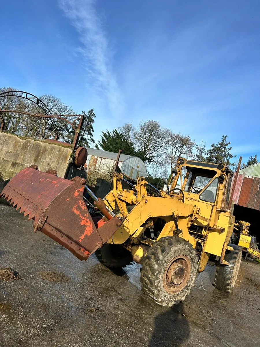 Clarke Michigan loader - Image 1