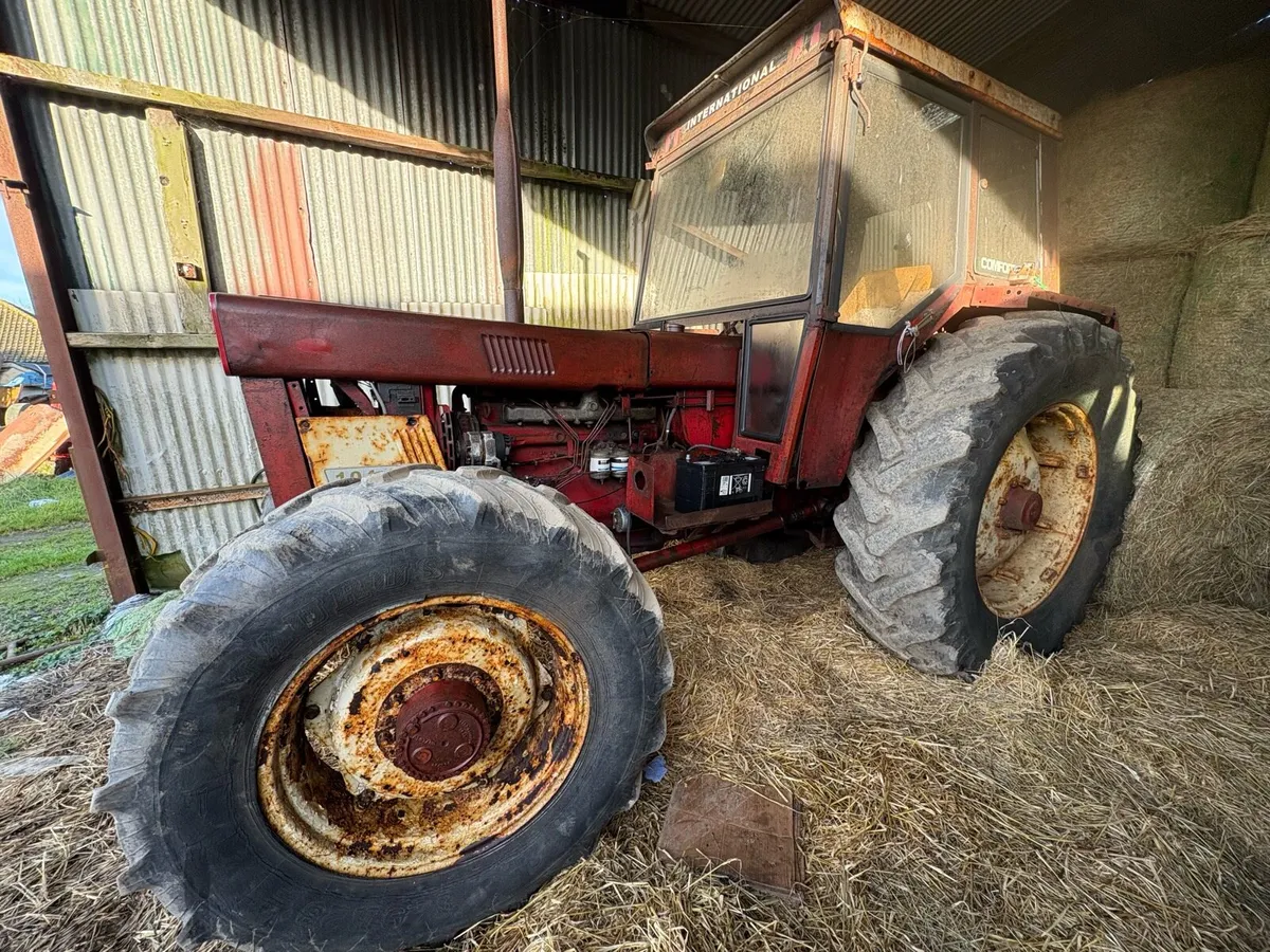 International 1046 - Image 1