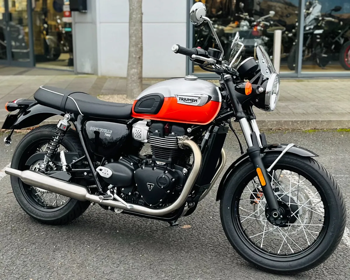 TRIUMPH BONNEVILLE T100 LOW MILEAGE - Image 2