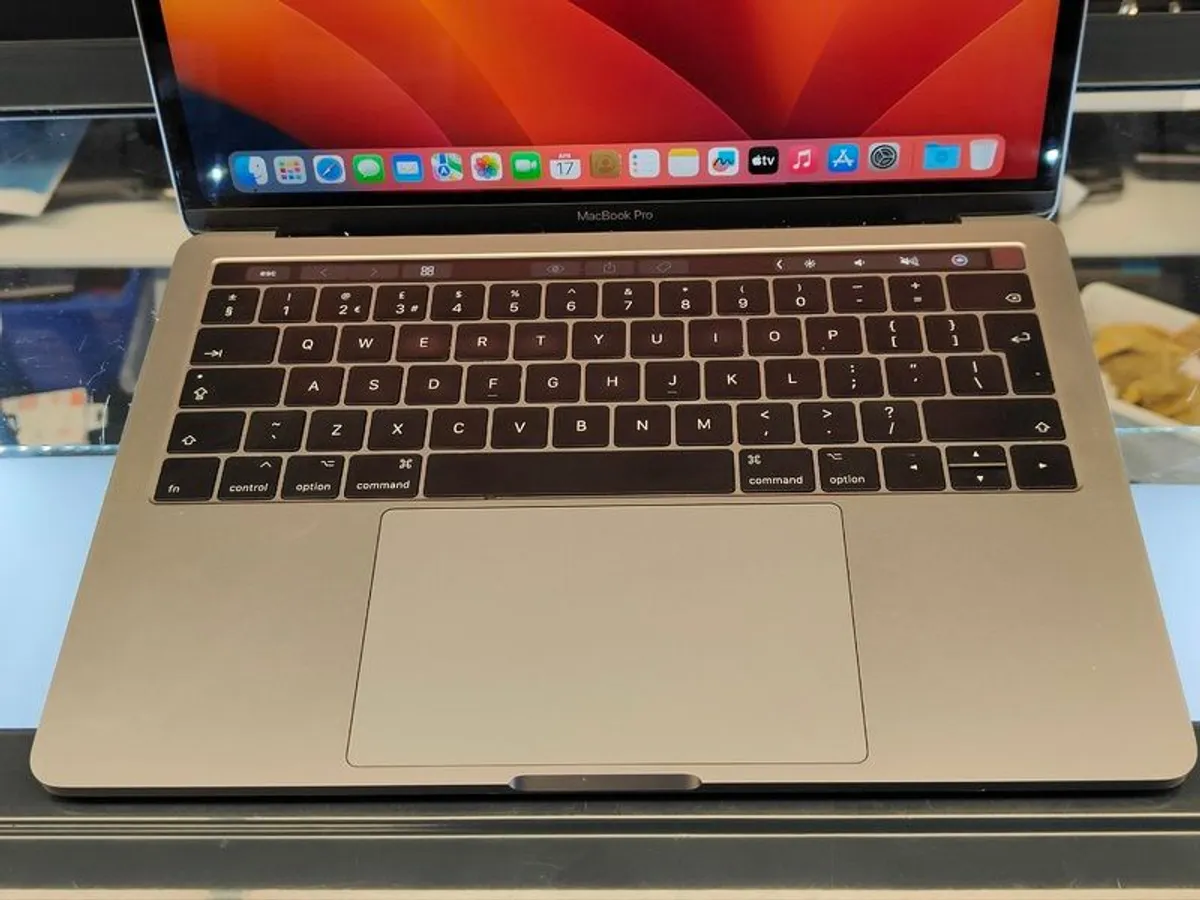Apple MacBook Pro 13" TOUCH BAR/ Mid 2017 Silver i7 3.5GHz 16GB 5500GB SSD A1706 (Battery Cycle: 250) - Image 4