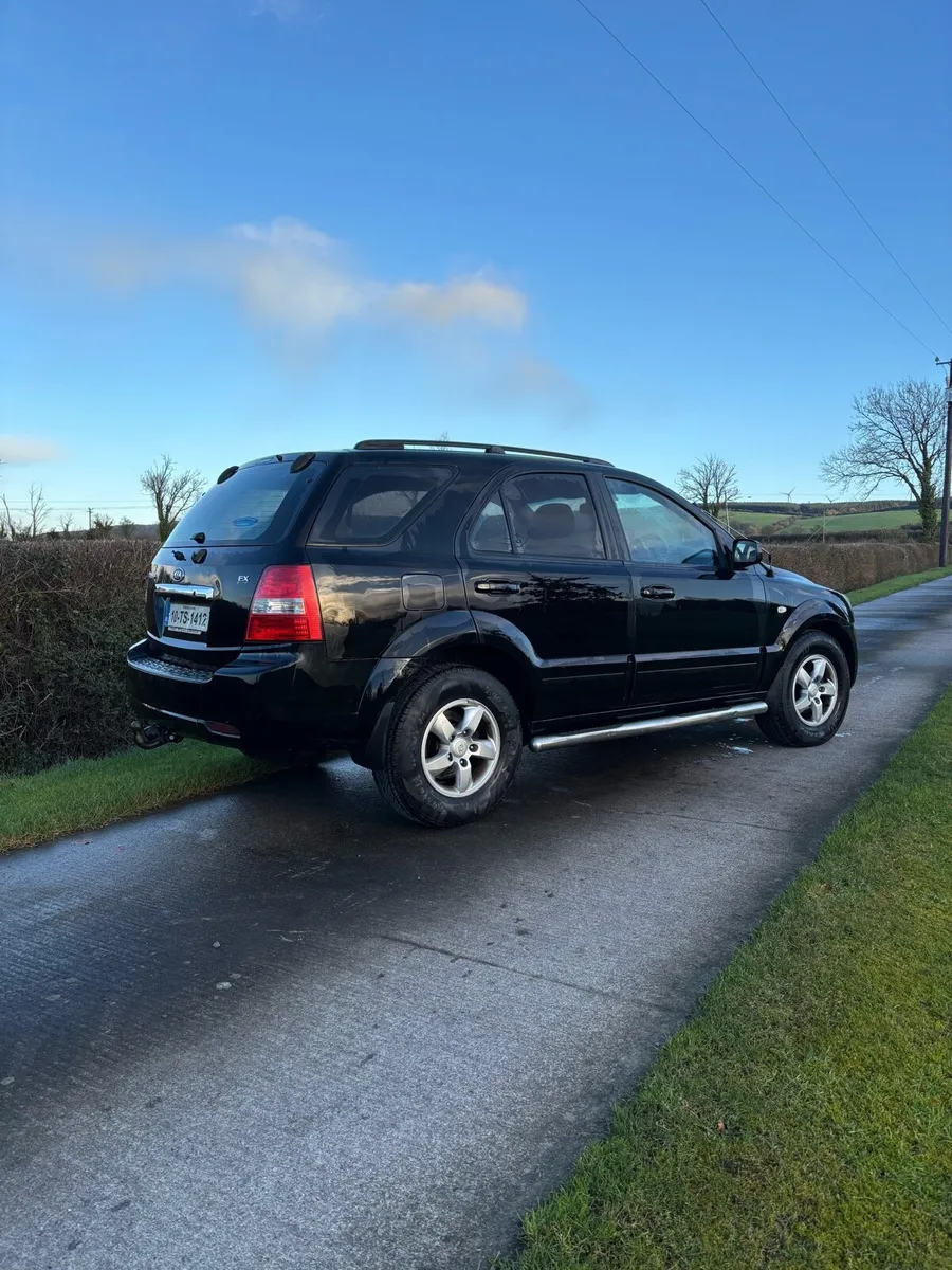 Kia Sorento 2010 - Image 2