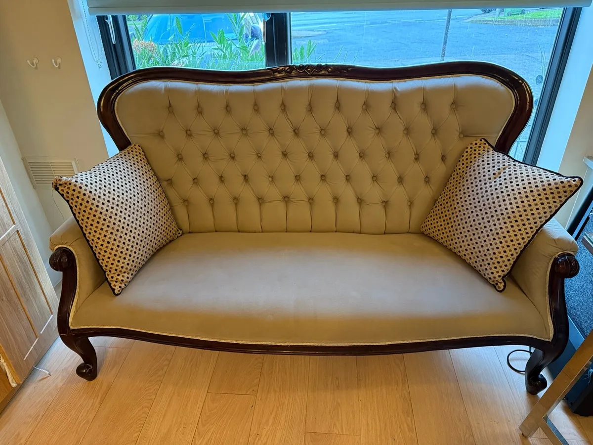Victorian -Style Tufted Mahogany Settee
