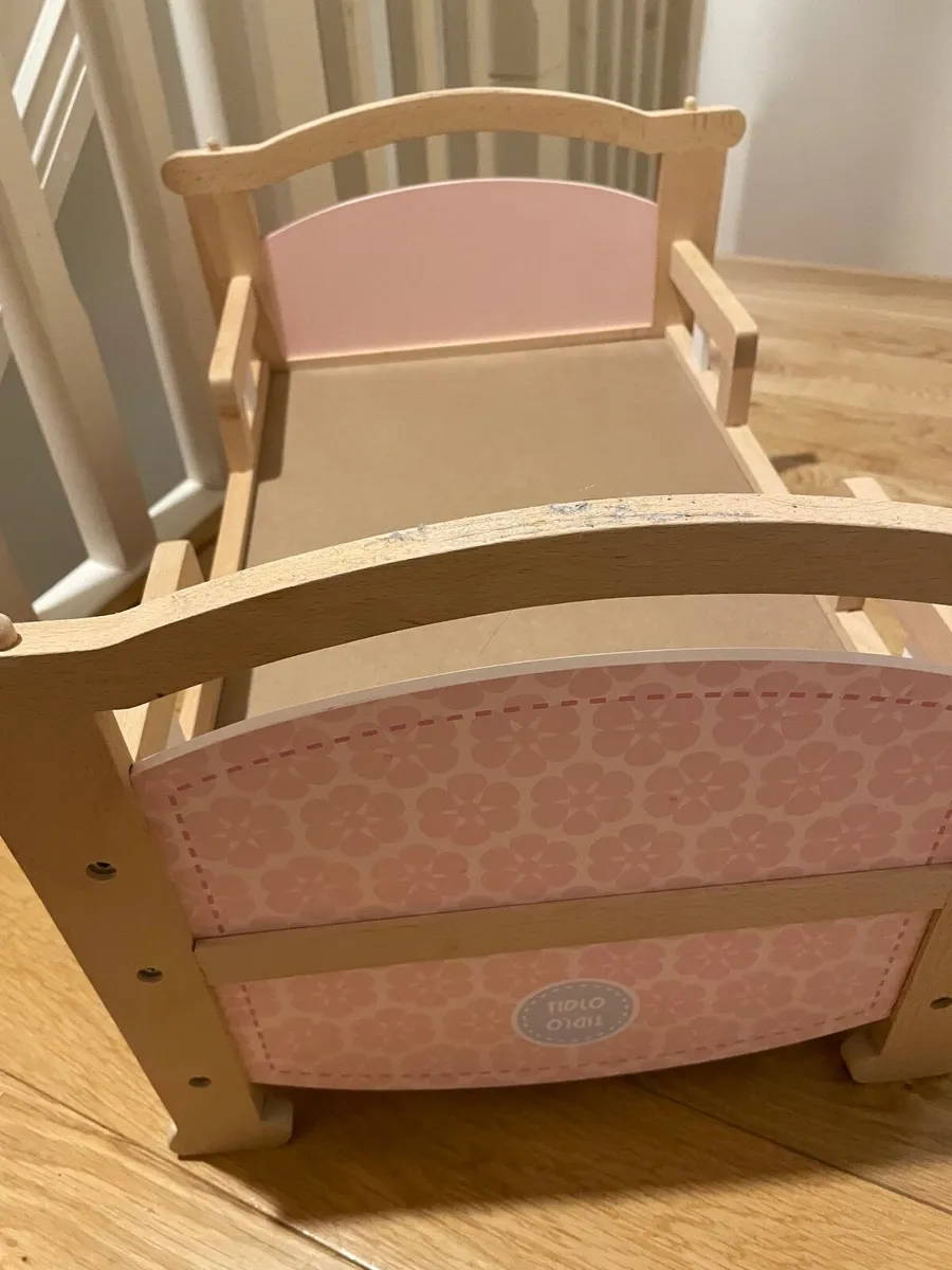 Sliver cross dolls pram, Tildo cradle and dolls - Image 3
