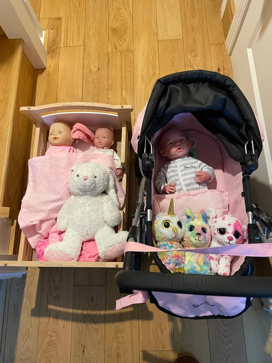 Sliver cross dolls pram, Tildo cradle and dolls - Image 1