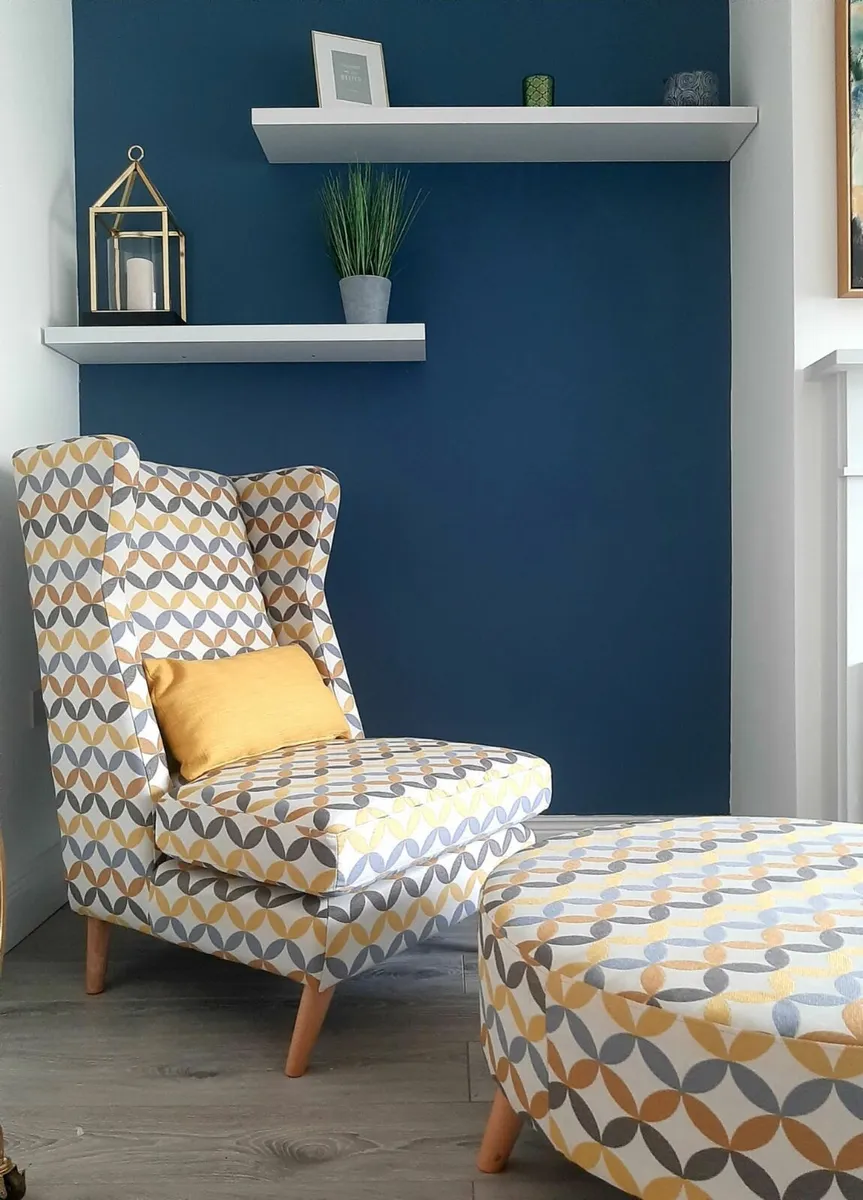 Armchair and footstool - Image 1