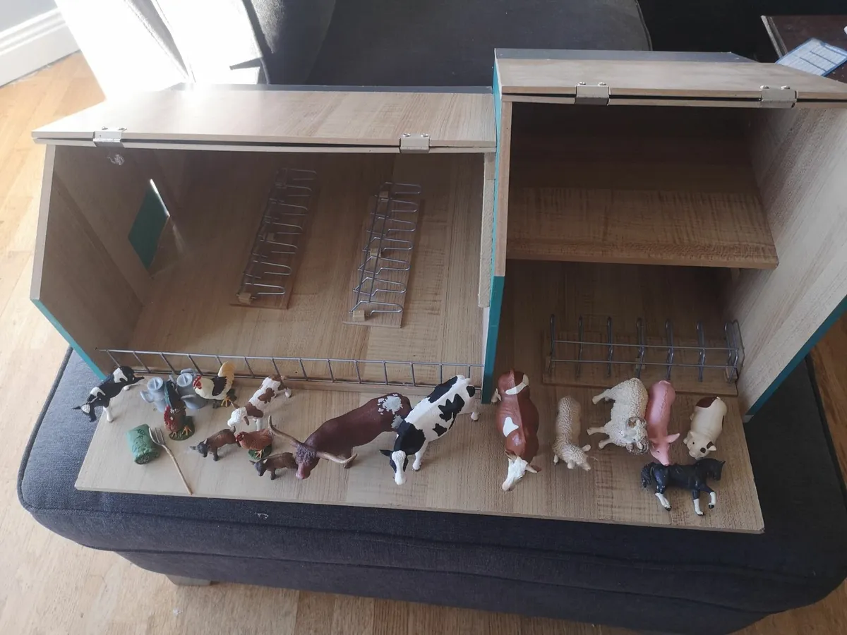 Kids Globe wooden farm shed - Image 4