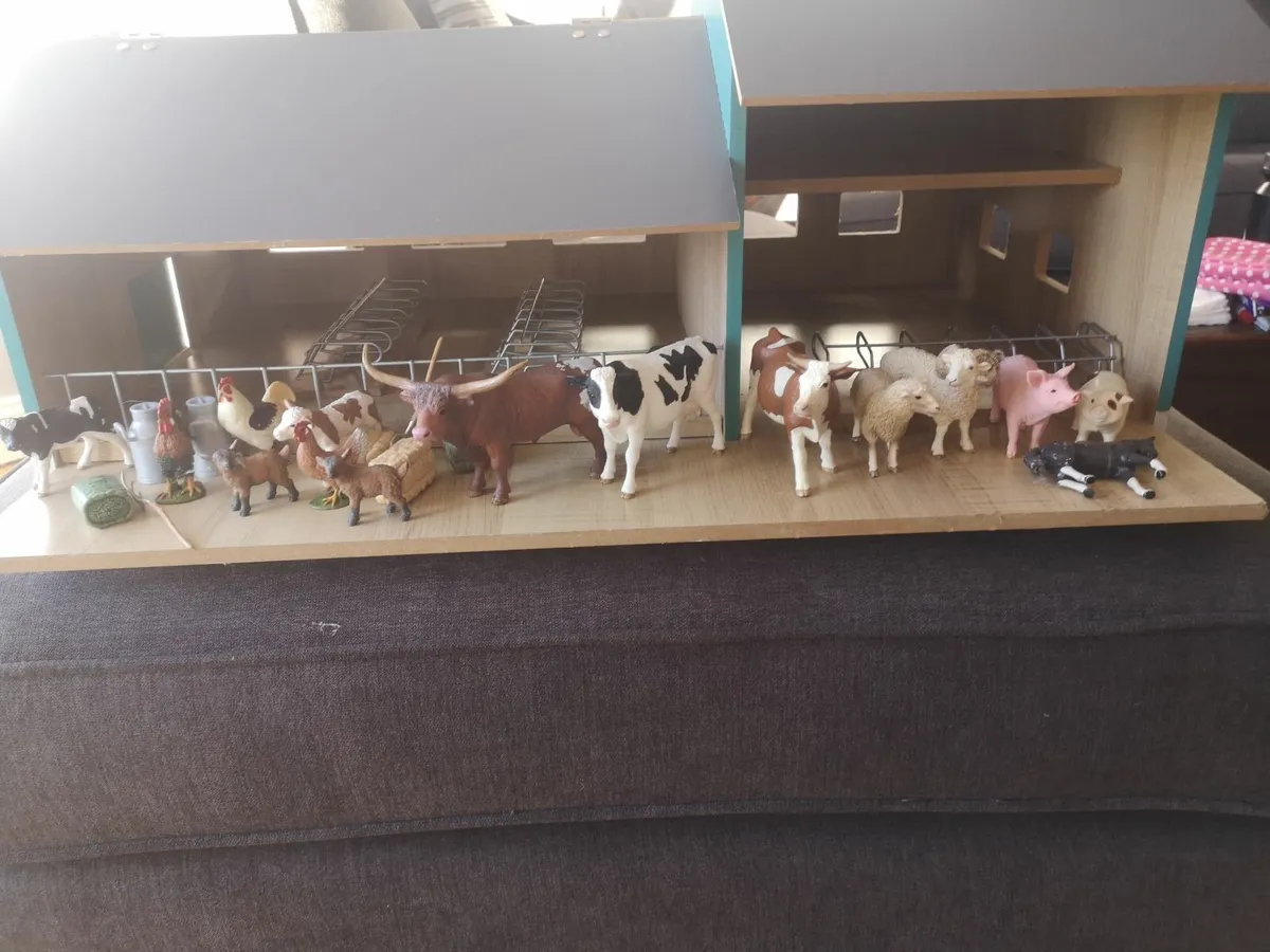 Kids Globe wooden farm shed - Image 2