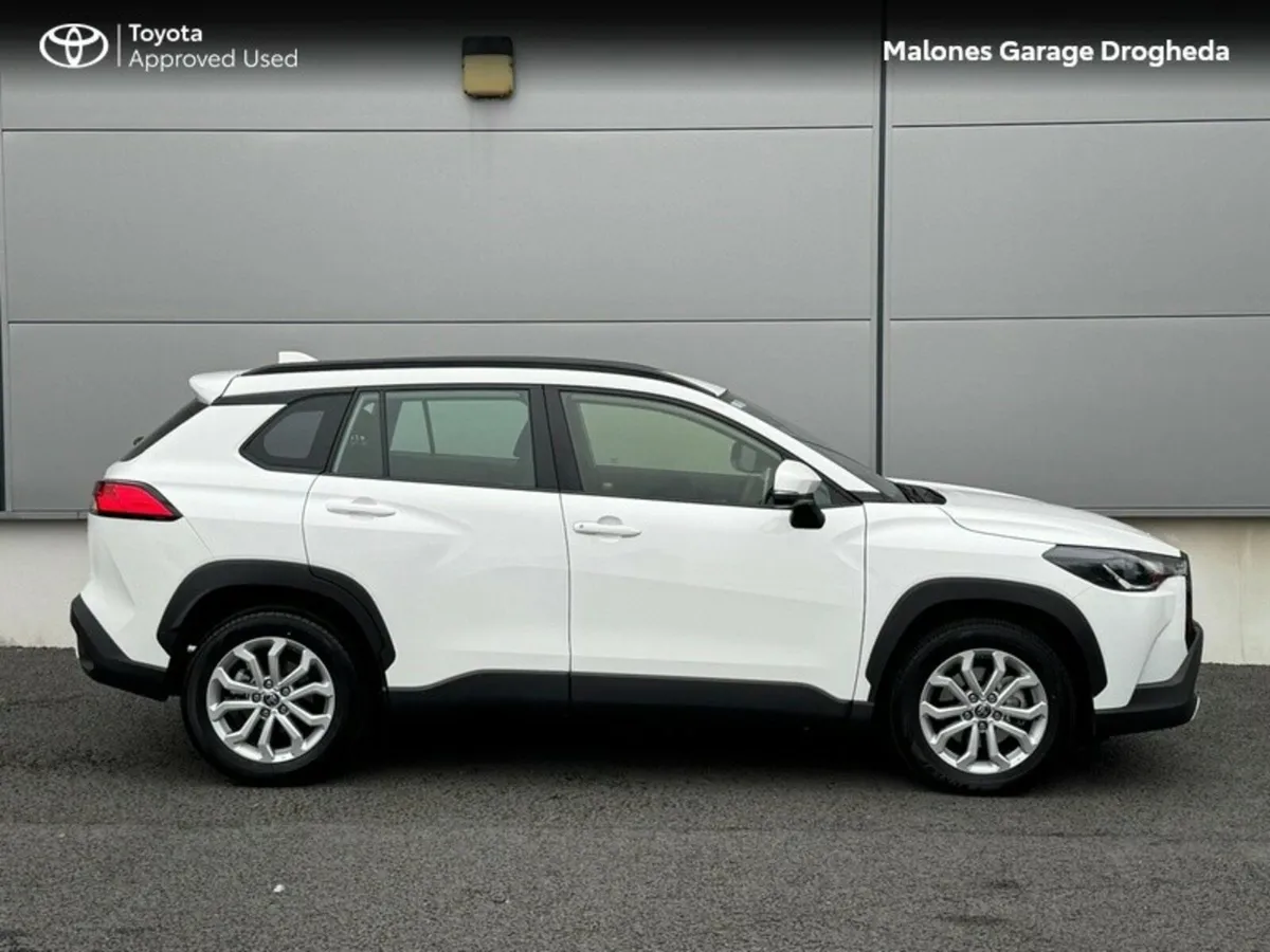 Toyota Corolla Cross 1.8 Hybrid Luna Call Now : 04 - Image 3