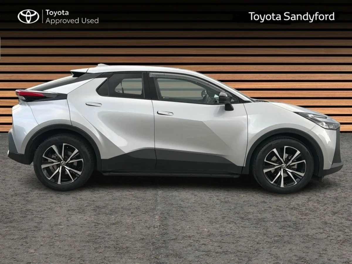 Toyota C-HR HYBRID SPORT // HEATED SEATS // APPLE - Image 3