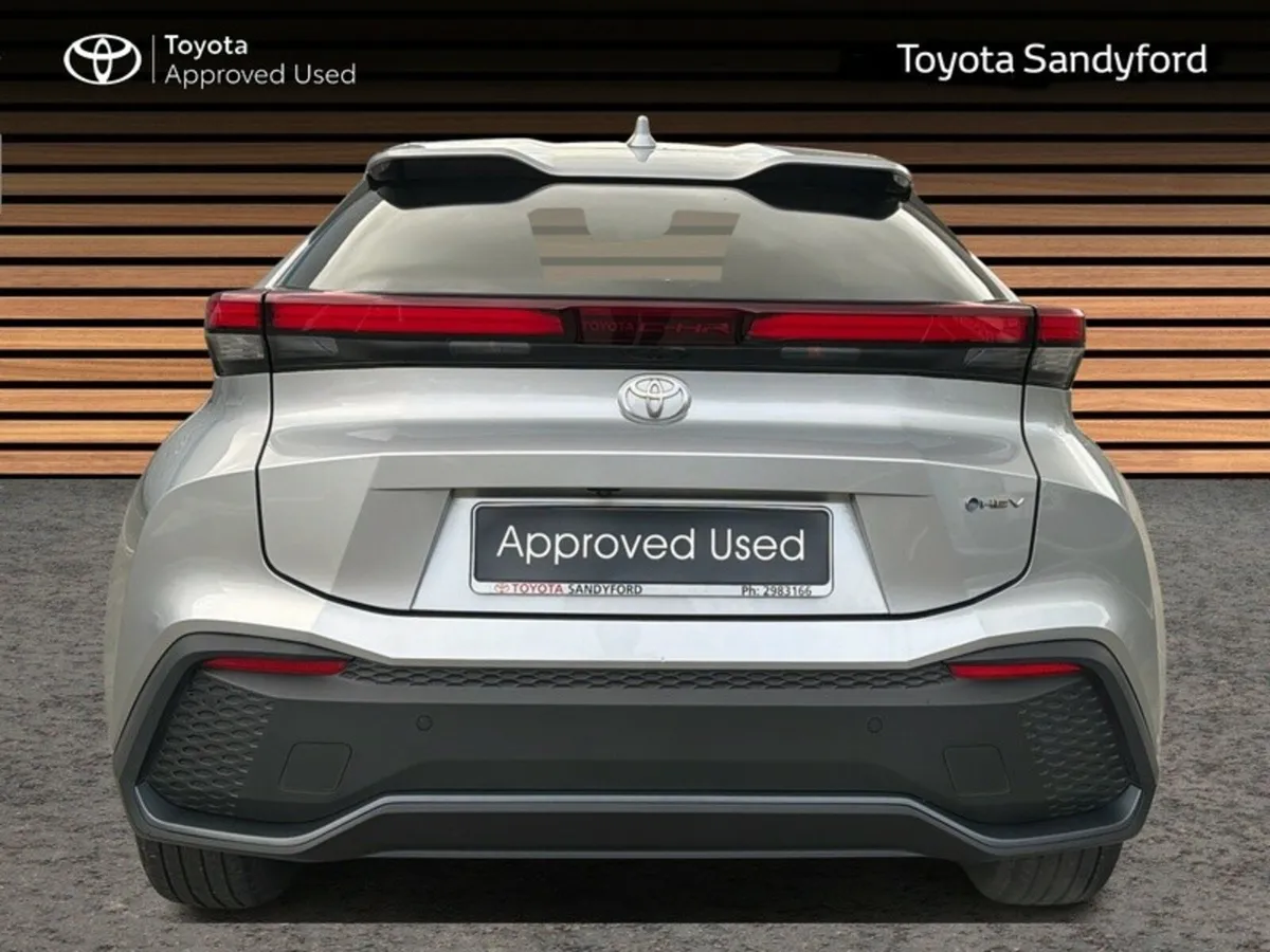 Toyota C-HR HYBRID SPORT // HEATED SEATS // APPLE - Image 4