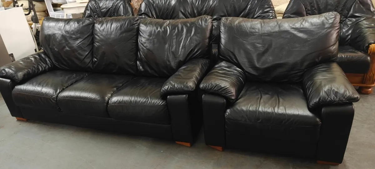 3+1 Black Leather Suite - Image 1