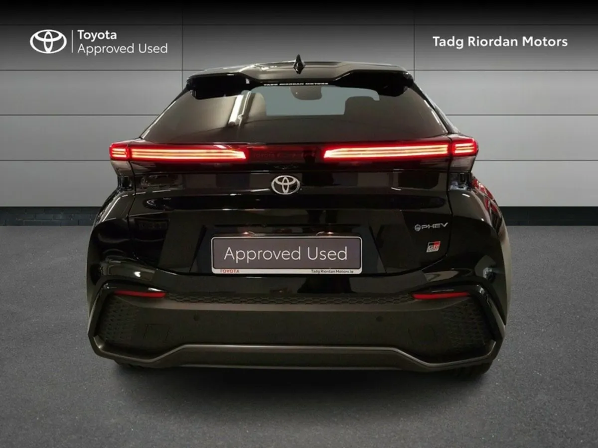 Toyota C-HR PHEV GR Sport PREMIERE - Image 4