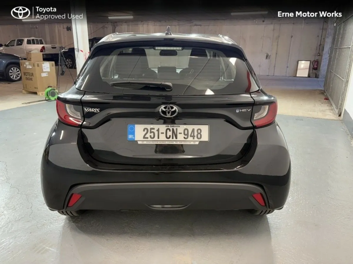 Toyota Yaris Yaris Hybrid 115 Luna - Image 4