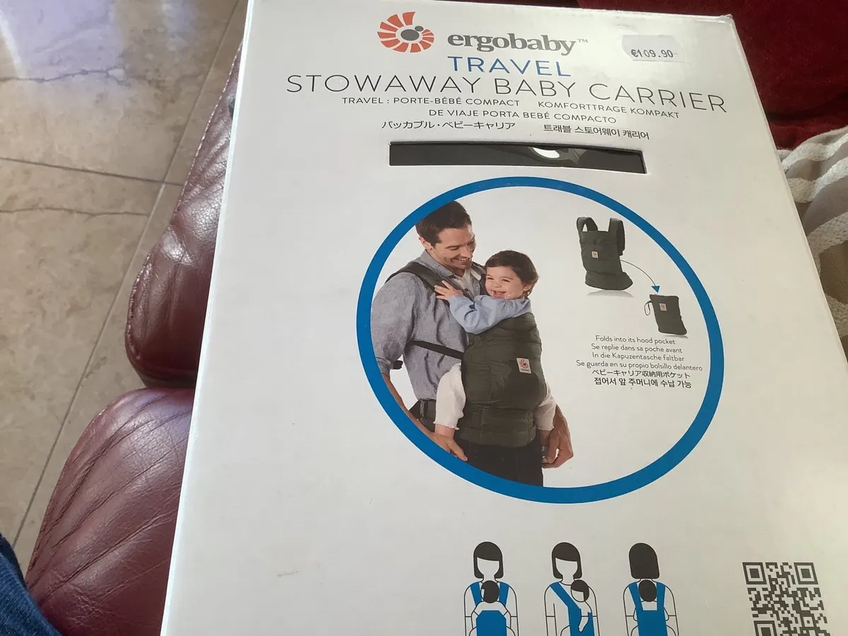 Ergo a y Travel stowaway Baby Carrier - Image 1