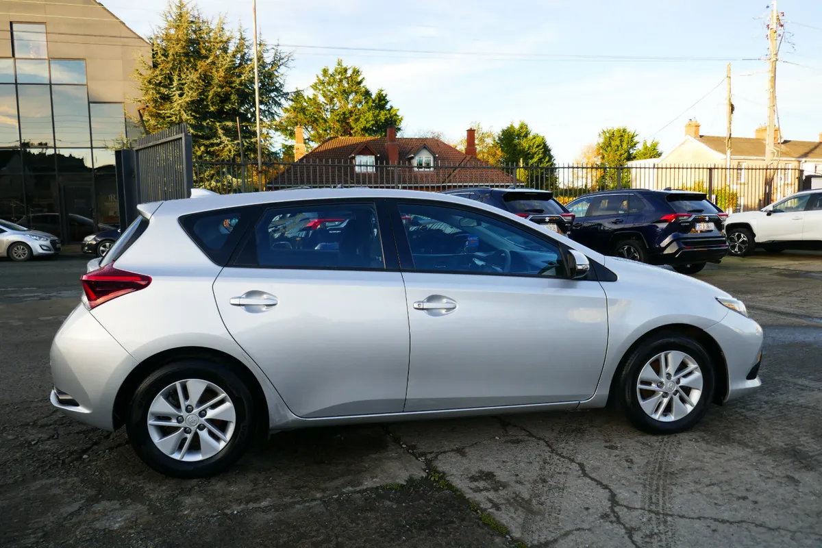 152, TOYOTA AURIS 1.4 D-4D ACTIVE S/S 5DR - Image 4