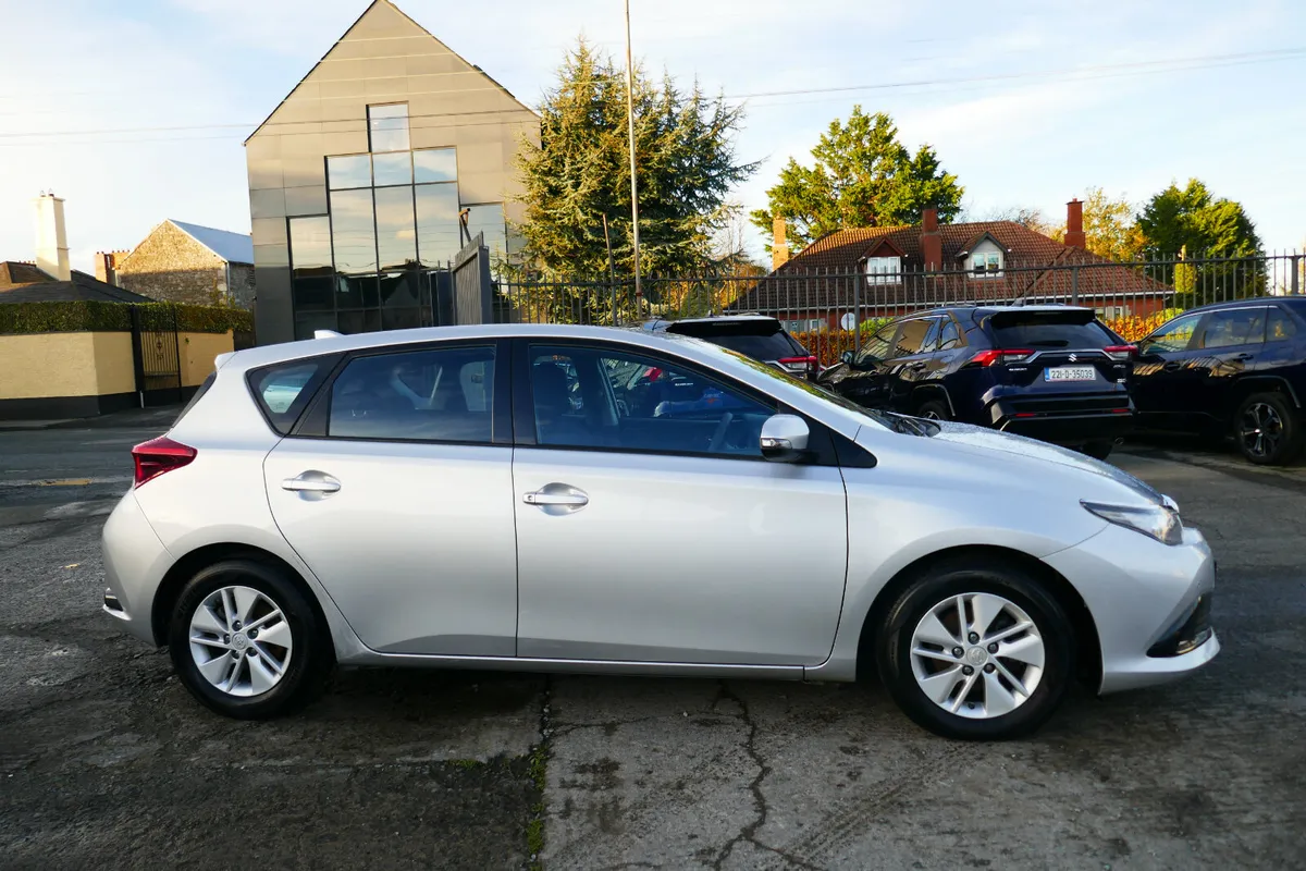 152, TOYOTA AURIS 1.4 D-4D ACTIVE S/S 5DR - Image 3