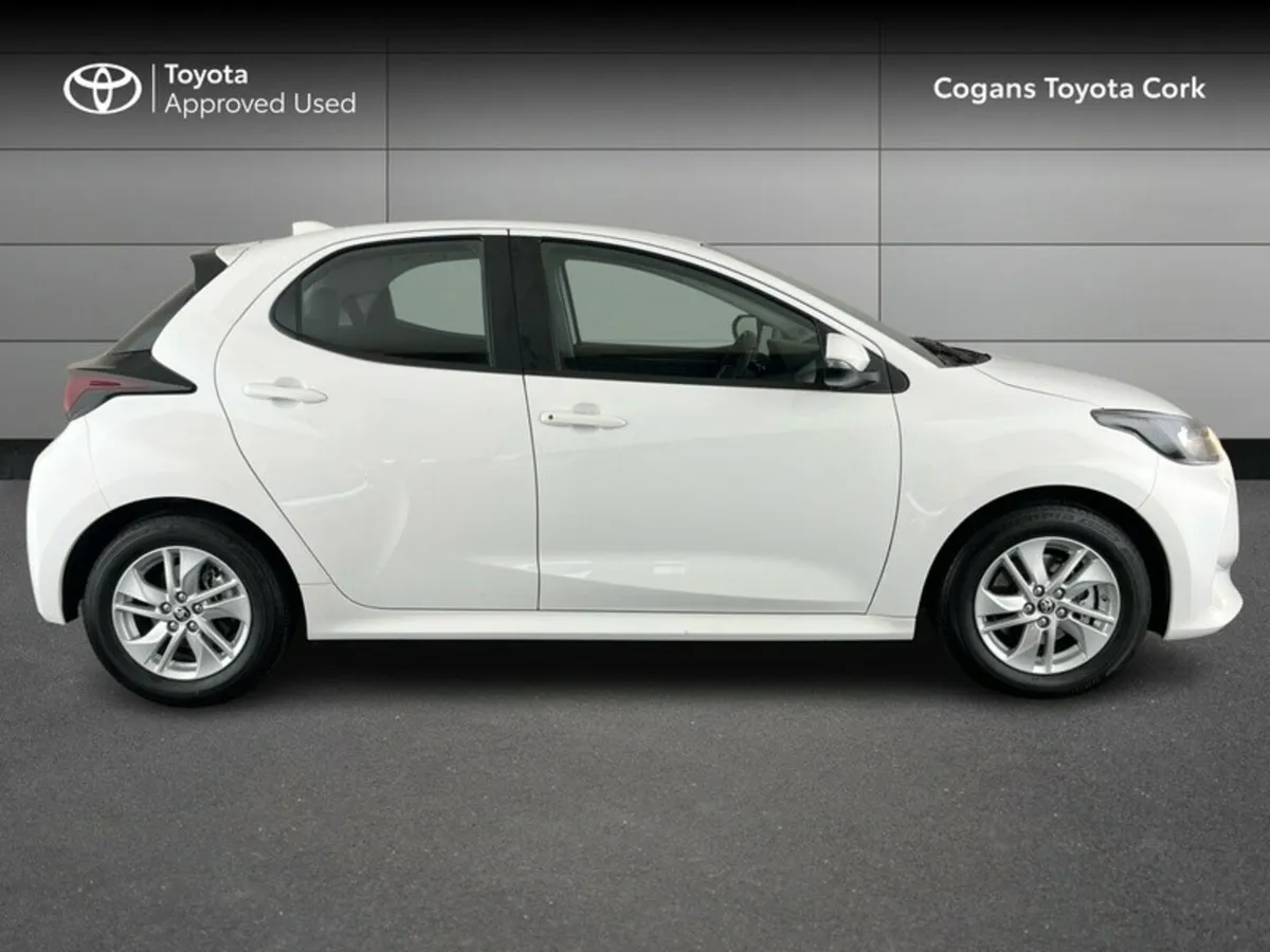 Toyota Yaris Hybrid Luna - Image 3