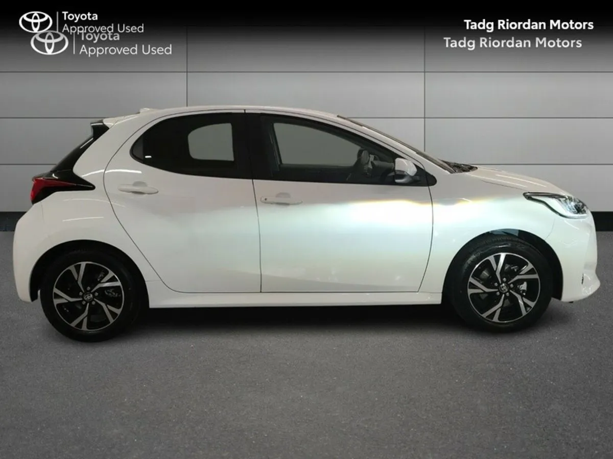 Toyota Yaris HYBRID LUNA-SPORT - Image 3