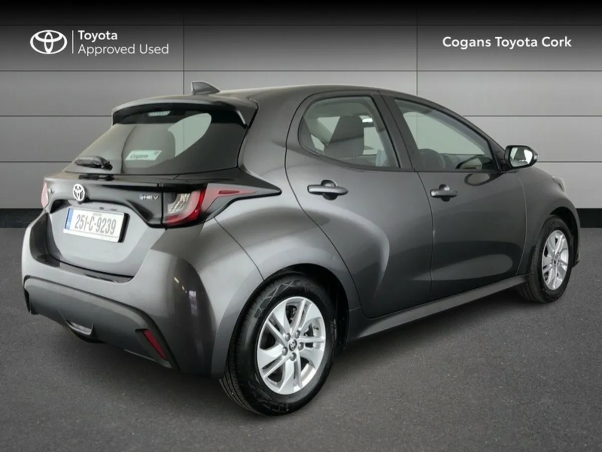 Toyota Yaris Hybrid Luna - Image 2