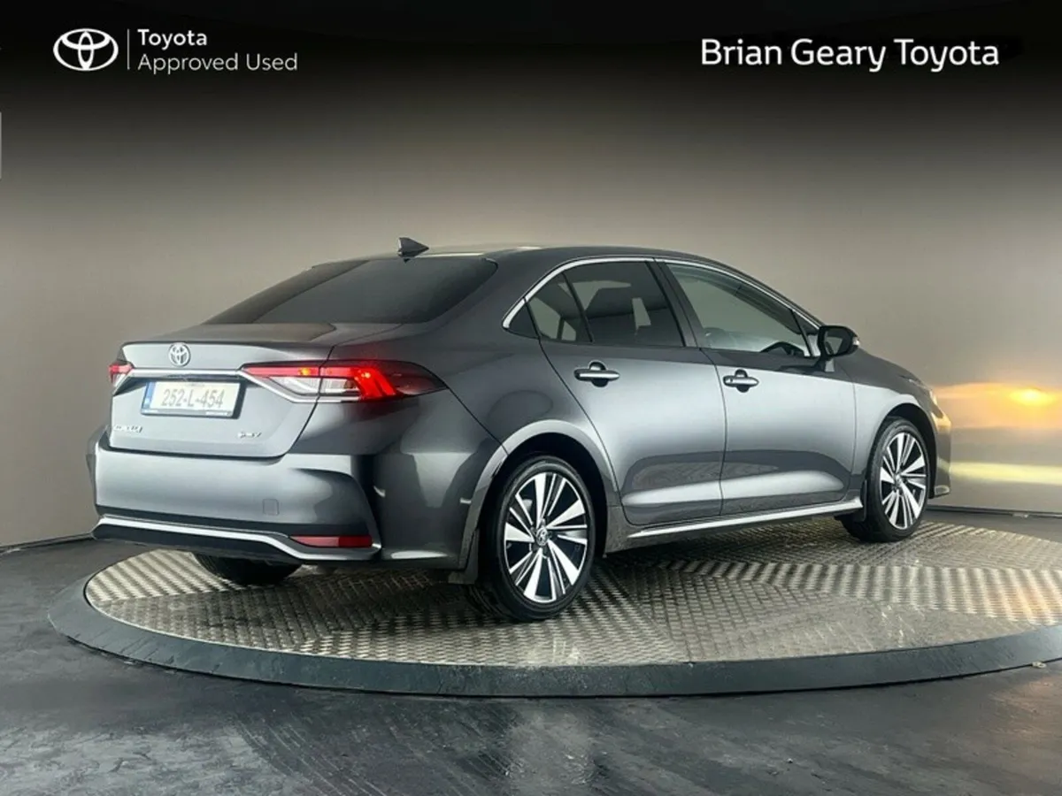 Toyota Corolla LUNA SPORT Saloon - Image 2