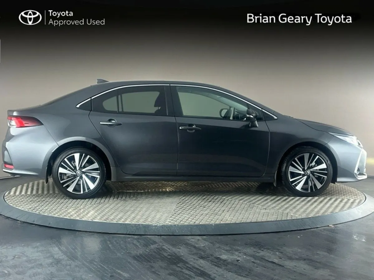 Toyota Corolla LUNA SPORT Saloon - Image 3
